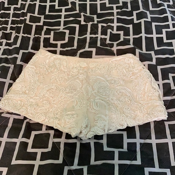 Zara short shorts - beaded with pearls - Picture 7 of 8